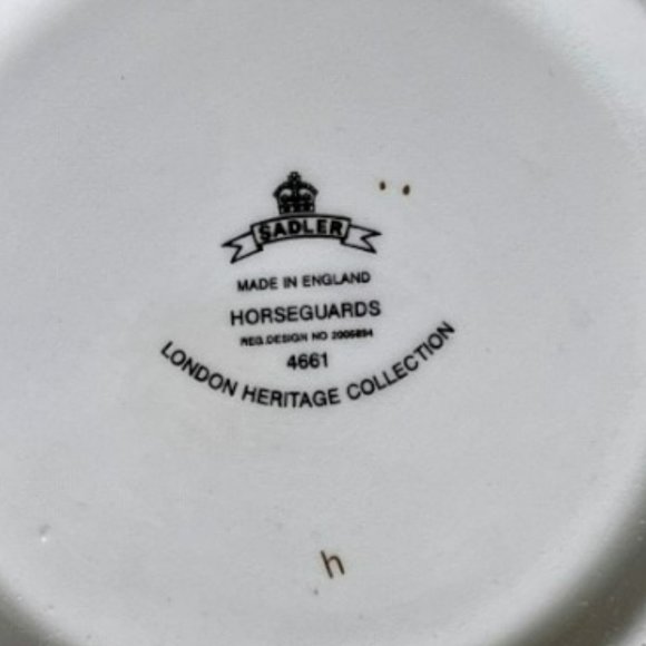 James Sadler 2-cup Porcelain Teapot - London Horseguards Buckingham Palace - Picture 8 of 9